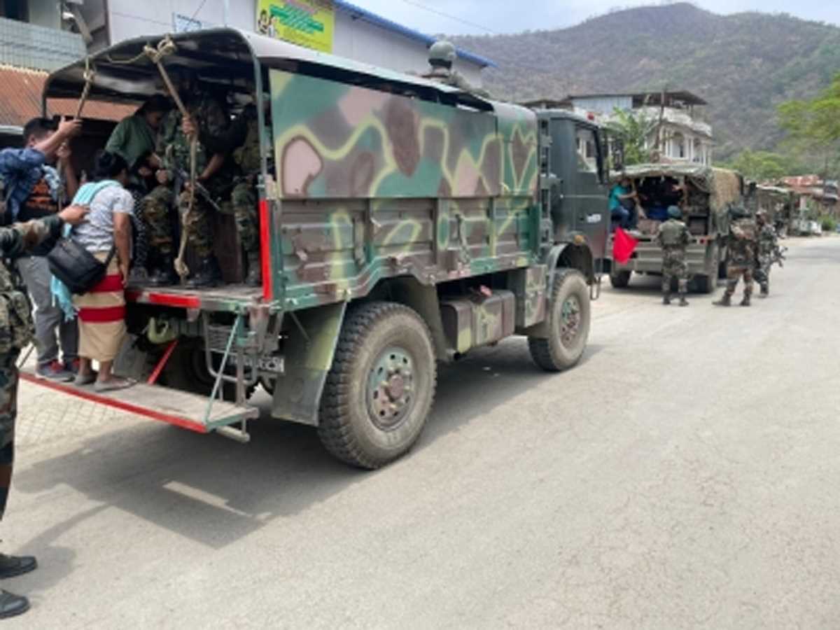 हिंसा प्रभावित मणिपुर से छात्रों को निकाल रहा हरियाणा : अधिकारी हिंसा प्रभावित मणिपुर से छात्रों को निकाल रहा हरियाणा : अधिकारी